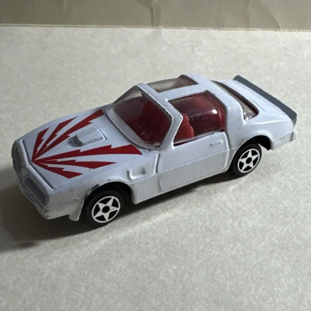 Zee Toys Zylmex Pontiac Firebird T-Top D93 White Red Hood Decal 1:64 Model Car